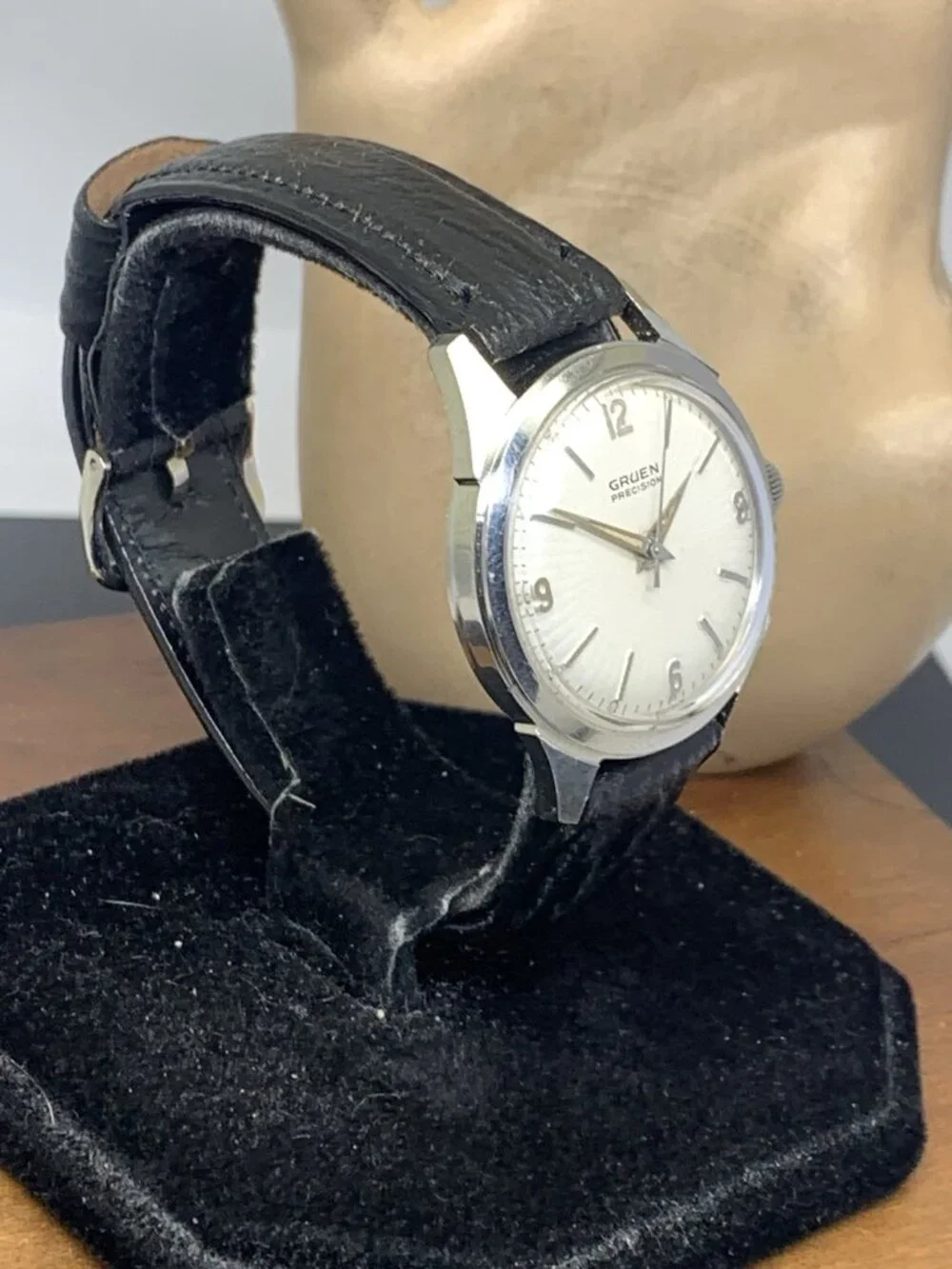 Gruen Men's Watch Vintage Manual 515SS Silver Dial Black Leather Strap 32mm